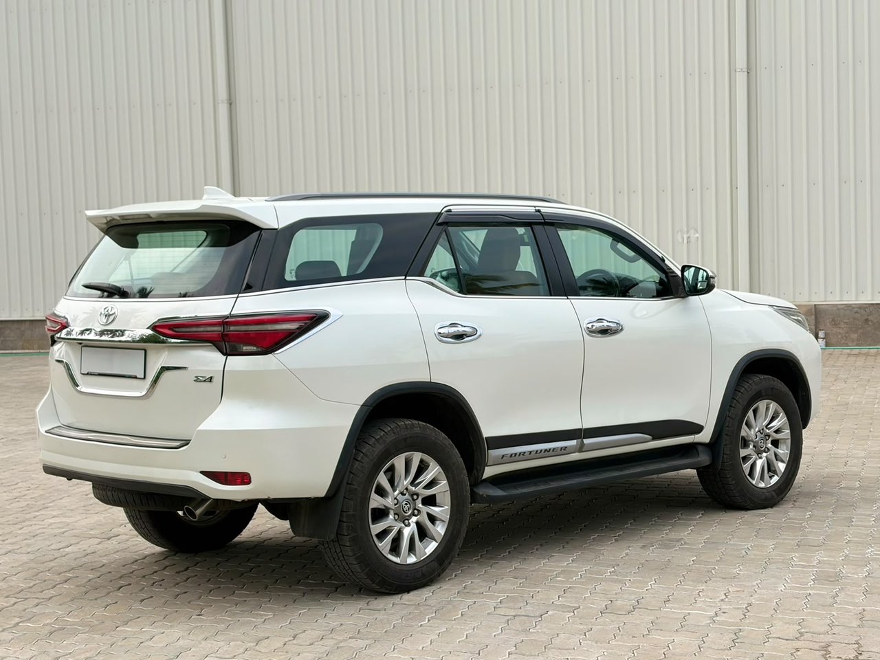 2021 Toyota Fortuner 4X4, photo 3