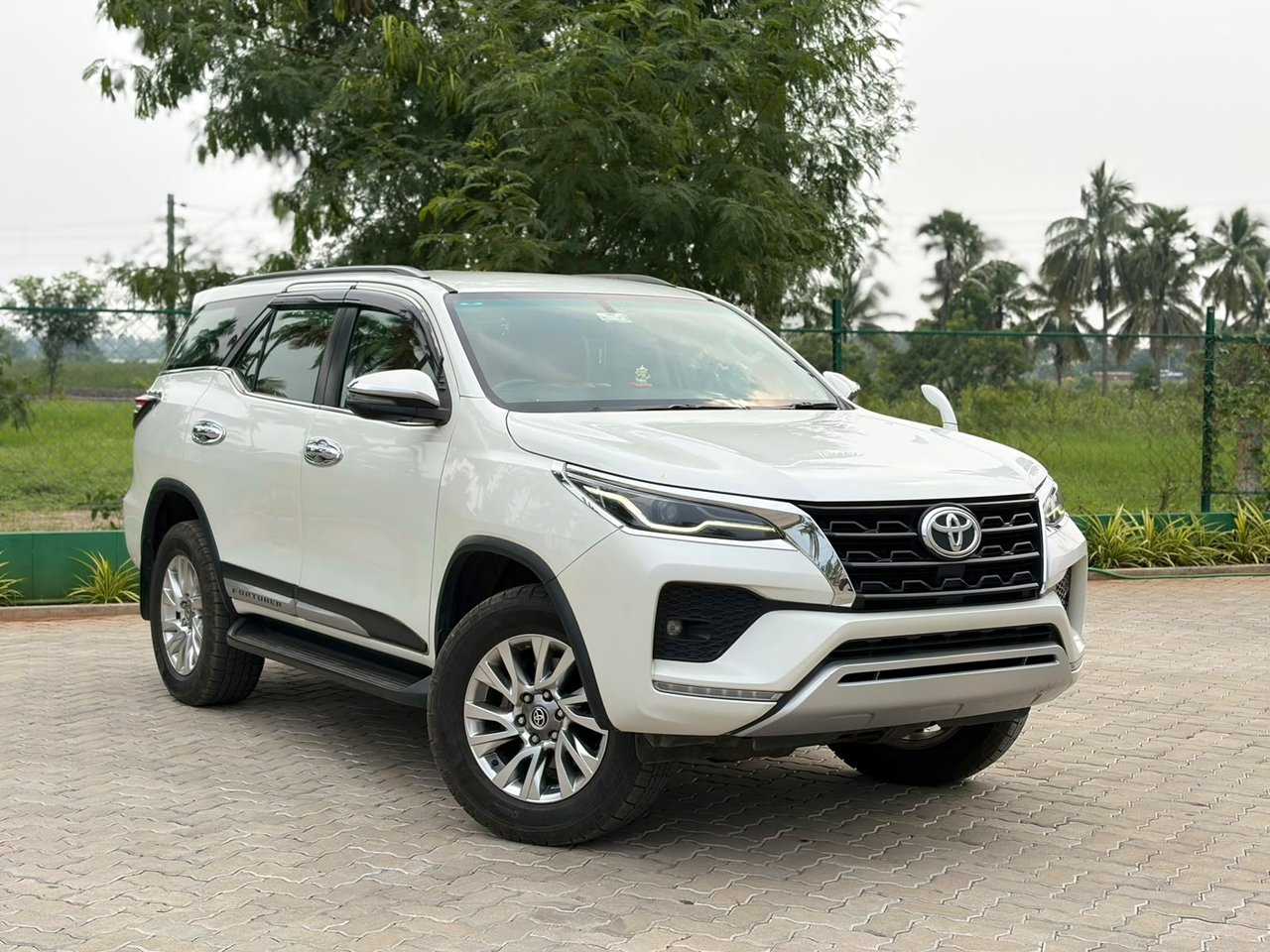 2021 Toyota Fortuner 4X4, photo 1